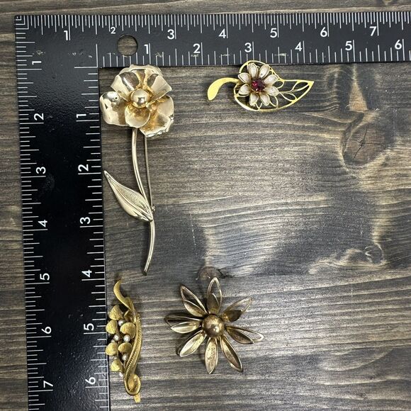 4 Vintage Gold Tone Flower Leaf Brooch Pins Metal Faux Pearls Rhinestone Estate - Picture 12 of 14